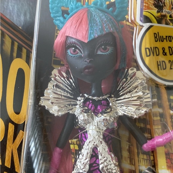 SOLD Monster High Boo York Catty Noir Doll Daughter of the Werecats 2014 - Picture 13 of 14